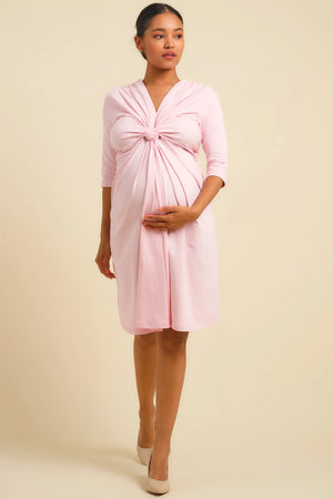 Βαμβακερό φόρεμα εγκυμοσύνης με κόμπο σε ροζ ανοιχτό - Φόρεμα - soonMAMA - Η σωστή προσθήκη στην κομψή και άνετη εγκυμοσύνη! - Παλτά για έγκυες