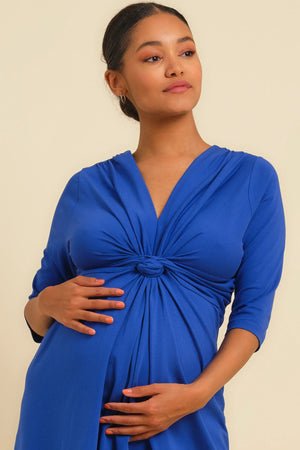 Βαμβακερό φόρεμα εγκυμοσύνης με κόμπο σε μπλε - Φόρεμα - soonMAMA - Η σωστή προσθήκη στην κομψή και άνετη εγκυμοσύνη! - Παλτά για έγκυες